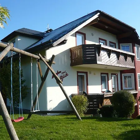 Semesterbostad Haus Talblick *